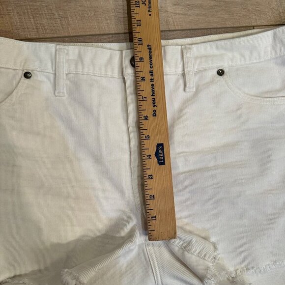 CARVE DESIGN WOMENS SIZE 14 WHITE SHORTS - Picture 5 of 9
